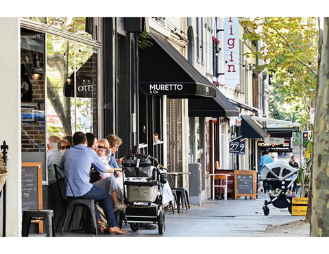 Walk To The City From This Renovated Heritage Gem - Hotels Melbourne 12