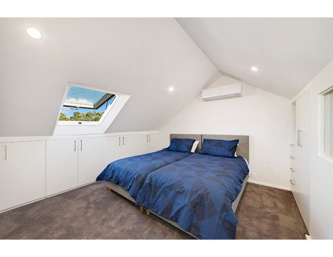 Walk To The City From This Renovated Heritage Gem - Hotels Melbourne 8