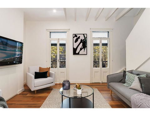 Walk To The City From This Renovated Heritage Gem - Hotels Melbourne 0