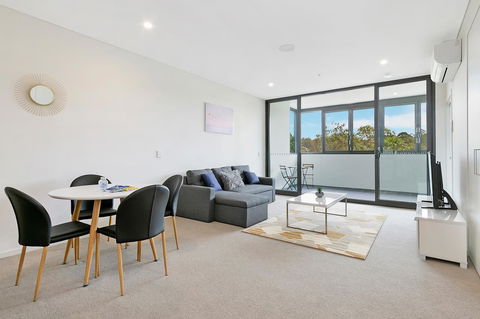 Stylish And Neat Two Bed Apartment In Wentworth Point - Hotels Melbourne 4