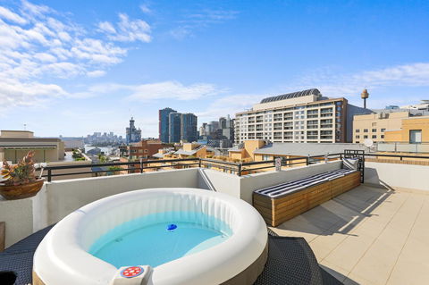 Darling Harbour Penthouse Views+Jacuzzi - Hotels Melbourne 1