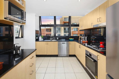 Darling Harbour Penthouse Views+Jacuzzi - Hotels Melbourne 12