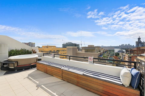 Darling Harbour Penthouse Views+Jacuzzi - Hotels Melbourne 9