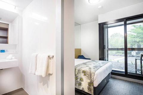 Mercure Darwin Airport Resort - Hotels Melbourne 10