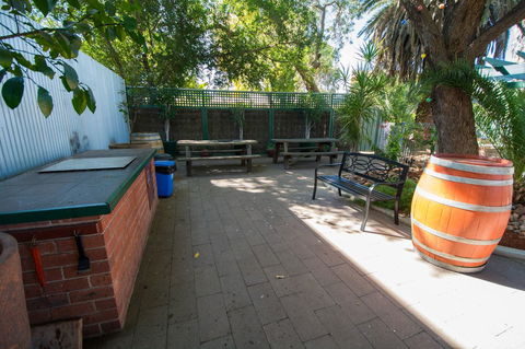 Elkira Court Motel - Hotels Melbourne 1