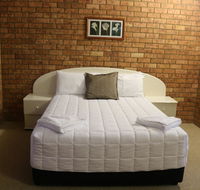 Golden Sands Motor Inn - Hotels Melbourne