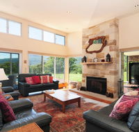 Bottlebrush Lodge - Great views and a pool - Hotels Melbourne