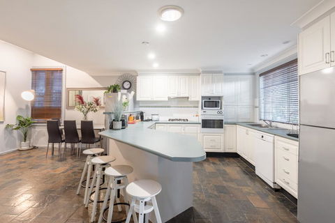 Boutique Private Rm Situated In The Heart Of Burwood1 - Hotels Melbourne 3