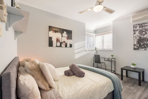 Boutique Private Rm Situated In The Heart Of Burwood6 - Hotels Melbourne 0
