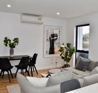 Brand New 2 Bed Apartment with Stunning City Views - Hotels Melbourne