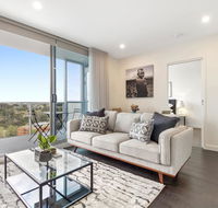 Brand New Apartment With Balcony Gym and Sauna - Hotels Melbourne