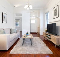 Bright and Elegant Executive 3 Bedroom Family Home - Hotels Melbourne