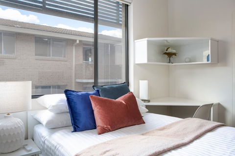 Bright Studio Steps From Westmead Hospital - Hotels Melbourne 1