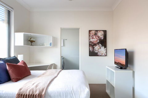 Bright Studio Steps From Westmead Hospital - Hotels Melbourne 0