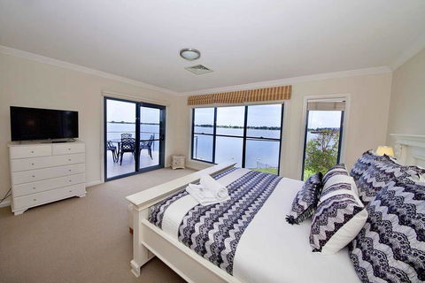 Brookwater- Waterfront On Lake Mulwala - Hotels Melbourne 0