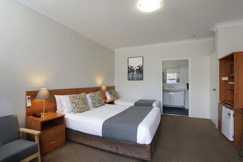 Cadman Motor Inn And Apartments - Hotels Melbourne 1