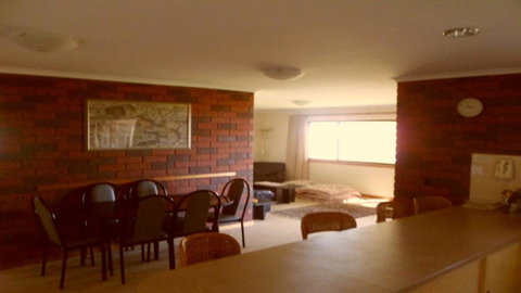 Calm Seas - 70 Gold Coast Drive - Hotels Melbourne 3