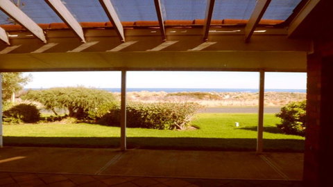 Calm Seas - 70 Gold Coast Drive - Hotels Melbourne 2