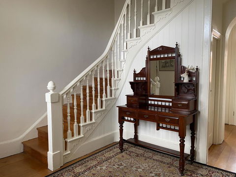 Campbell House - Hotels Melbourne 3