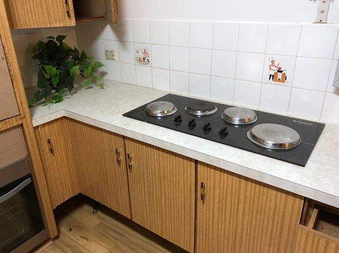 CAMPBELLTOWN HOLIDAY HOME 3 BED + FREE PARKING NCA039 - Hotels Melbourne 1