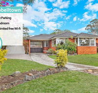 CAMPBELLTOWN HOLIDAY HOME 3 BED  FREE PARKING NCA039 - Hotels Melbourne