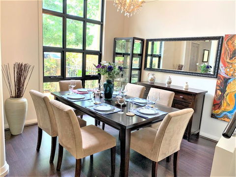 Campbelltown Most Sought After Park Central Home - Hotels Melbourne 2