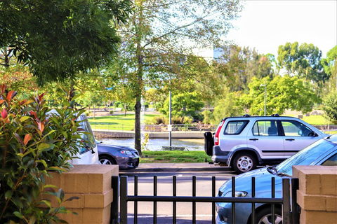Campbelltown Most Sought After Park Central Home - Hotels Melbourne 1