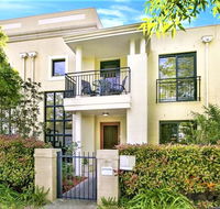 Campbelltown Most Sought After Park Central Home - Hotels Melbourne