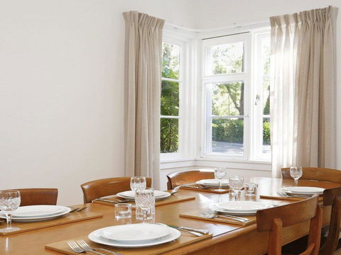 Canary Cottage - Fresh, Clean, Simple & Comfortable - Hotels Melbourne 1