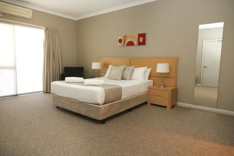 Centrepoint Apartments Griffith - Hotels Melbourne 1