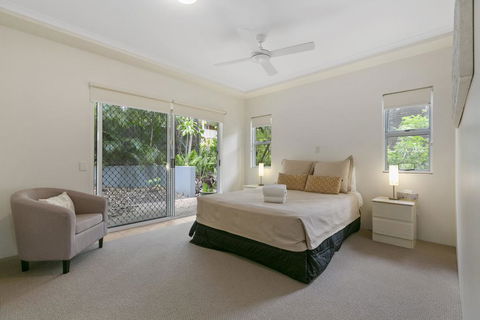 Charming Noosa Heads Apartment, Laguna Bay Views - Unit 6 Taralla 18 Edgar Bennett Avenue - Hotels Melbourne 1