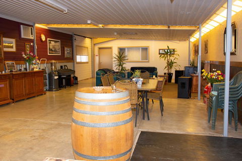 Chrissie's Dongara - Hotels Melbourne 0