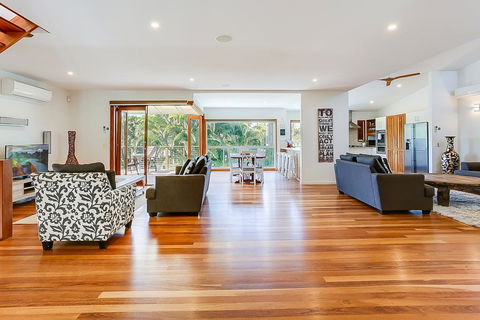 Coast Along - Hotels Melbourne 1