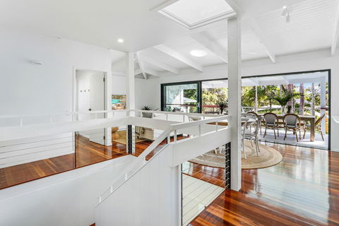Coastal Luxe In Little Cove, Noosa Heads - Hotels Melbourne 2
