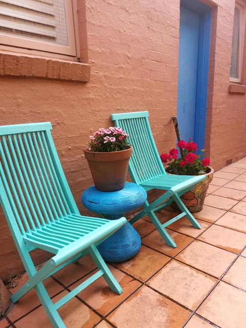 Colourful Creative Artist House Glen Waverley - Hotels Melbourne 3