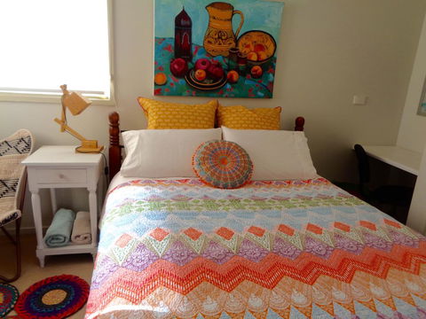 Colourful Creative Artist House Glen Waverley - Hotels Melbourne 0