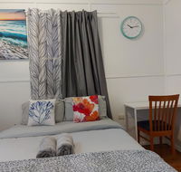 Comfortable Guest Room closes to Emerald CBD - Hotels Melbourne