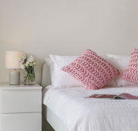 Cosy 3BR Penthouse close to Westfield and Train