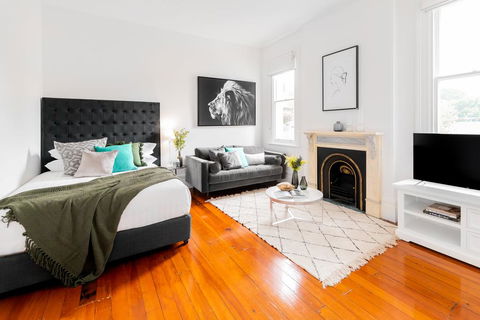 Cosy Nook In Inner-city Victorian Mansion - Hotels Melbourne 1