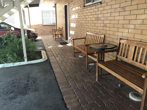 Country Comfort Gin Gin Wild Scotsman Motor Inn - Hotels Melbourne 2