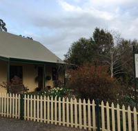 Country Pleasures Bed and Breakfast - Hotels Melbourne