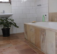 creative 3D sculpture - Hotels Melbourne