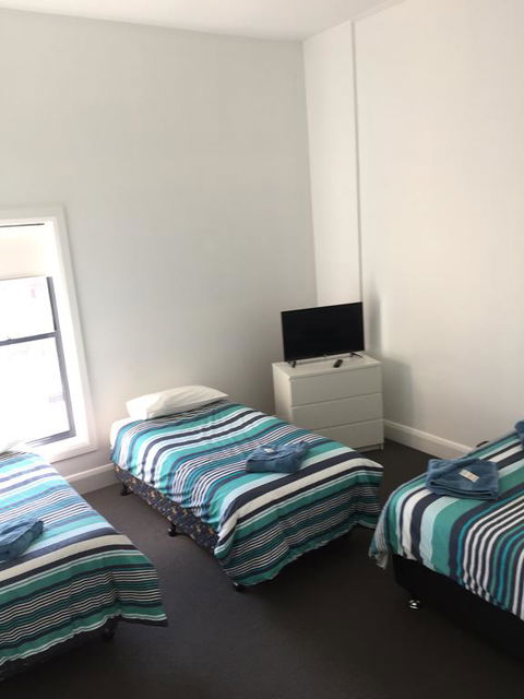 Crown Inn Hotel - Hotels Melbourne 2