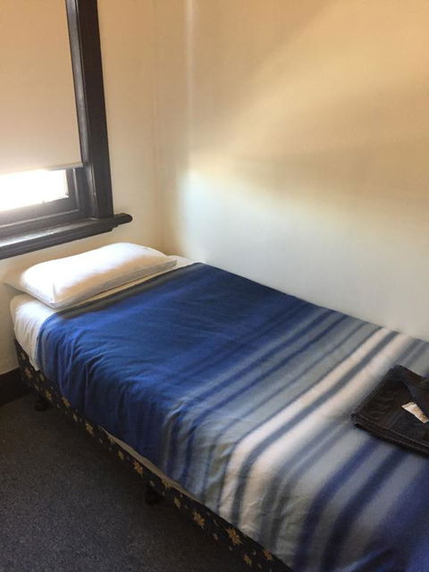 Crown Inn Hotel - Hotels Melbourne 3