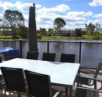 Cypress Drive Town House - Hotels Melbourne