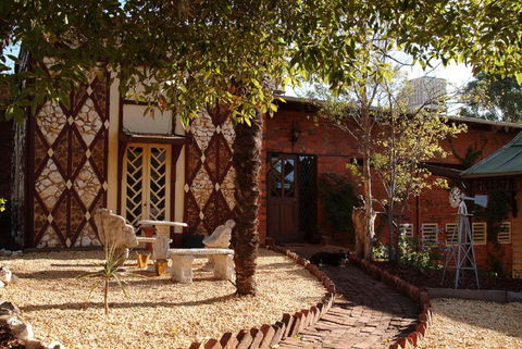 Diamond House Heritage Restaurant And Motor Inn - Hotels Melbourne 1