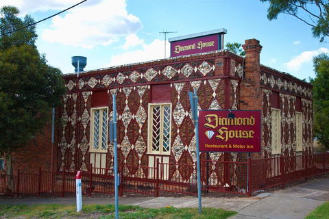Diamond House Heritage Restaurant And Motor Inn - Hotels Melbourne 0