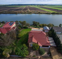 Doreen's - Hotels Melbourne