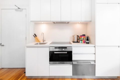 Elegantly Styled Studio In Stunning Glebe Estate - Hotels Melbourne 2