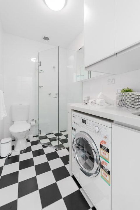 Elegantly Styled Studio In Stunning Glebe Estate - Hotels Melbourne 3